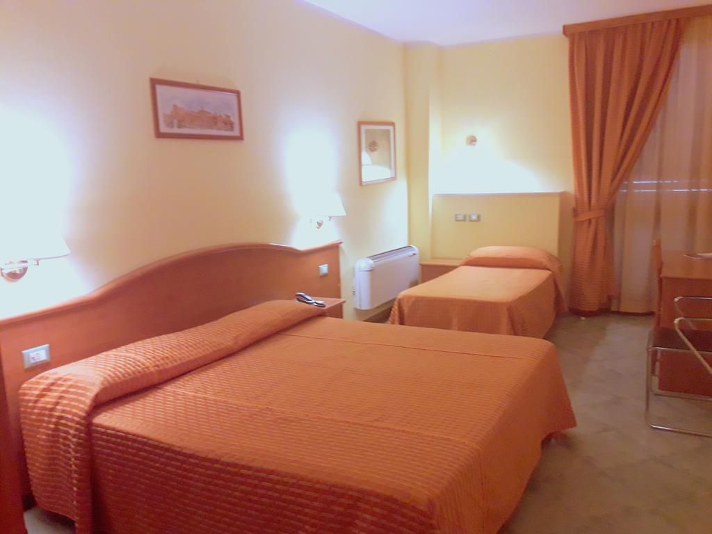 Hotel Degli Amici Artena Eksteriør billede