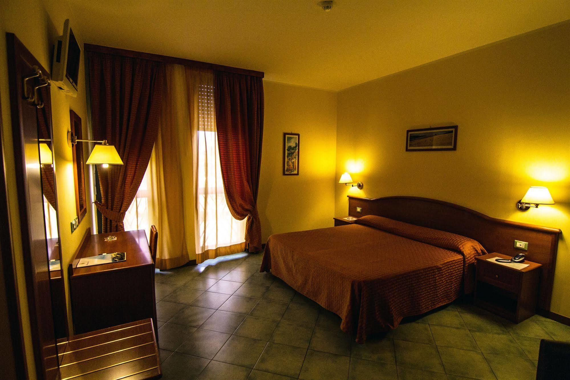 Hotel Degli Amici Artena Eksteriør billede